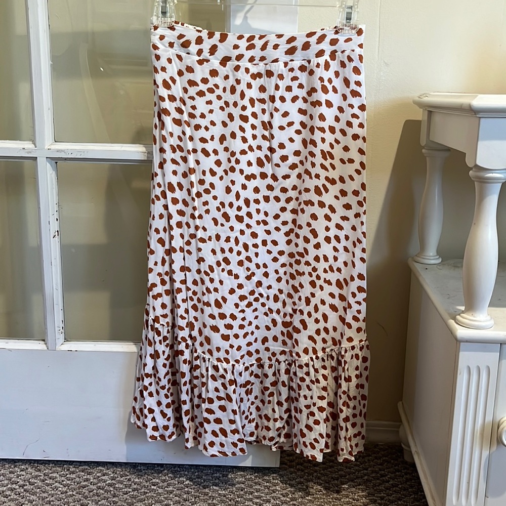 Small, pink diamond skirt